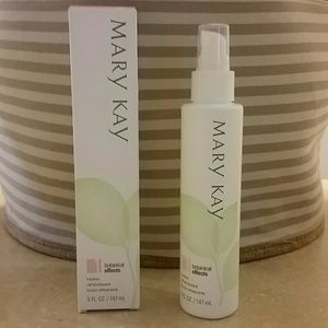 Mary Kay Botanical Effects Freshen 1